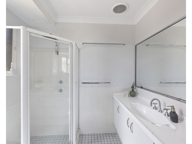 5 Judy Anne Close, Green Point NSW 2251