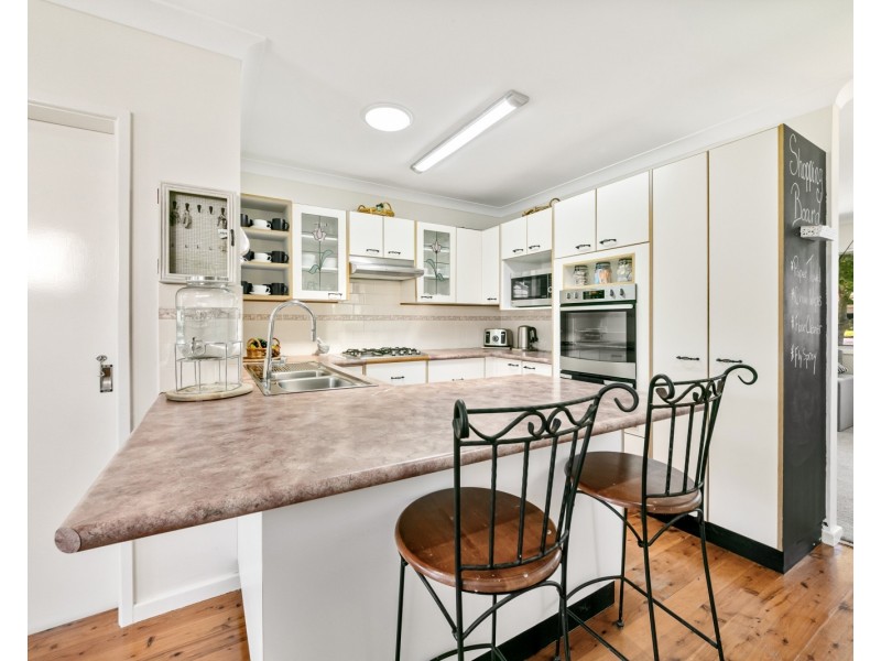 11 Sunset Street, Wyoming NSW 2250