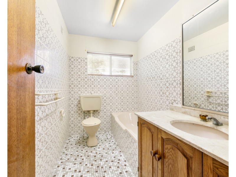 39 Wandella Avenue, Bateau Bay NSW 2261