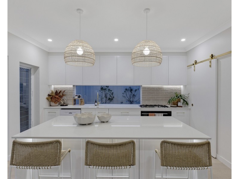 8 Walch Avenue, Bateau Bay NSW 2261