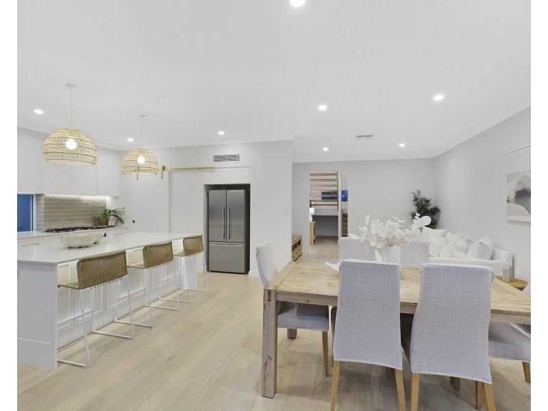 8 Walch Avenue, Bateau Bay NSW 2261