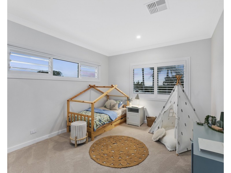 8 Walch Avenue, Bateau Bay NSW 2261