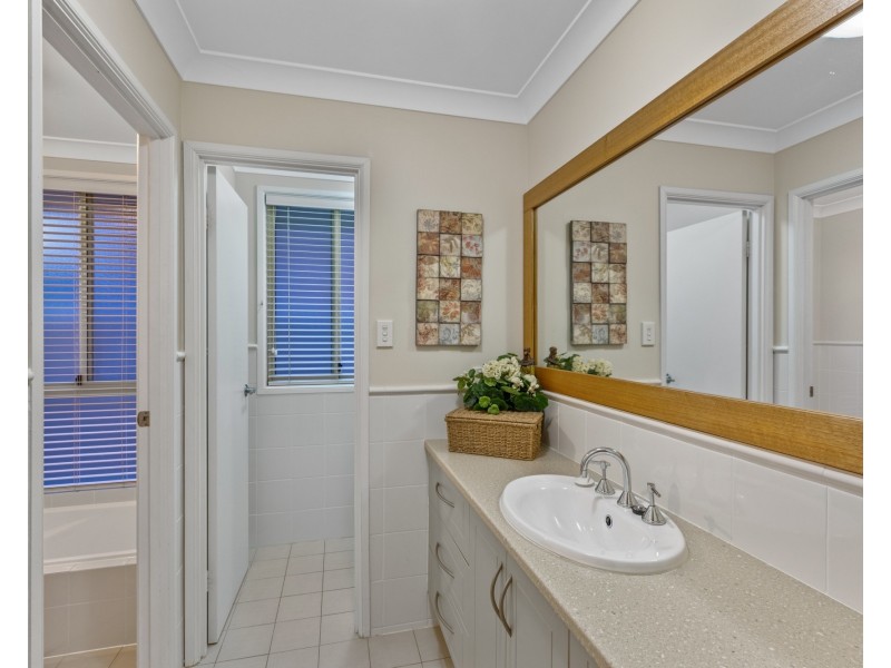 5 Caljarni Close, Green Point NSW 2251