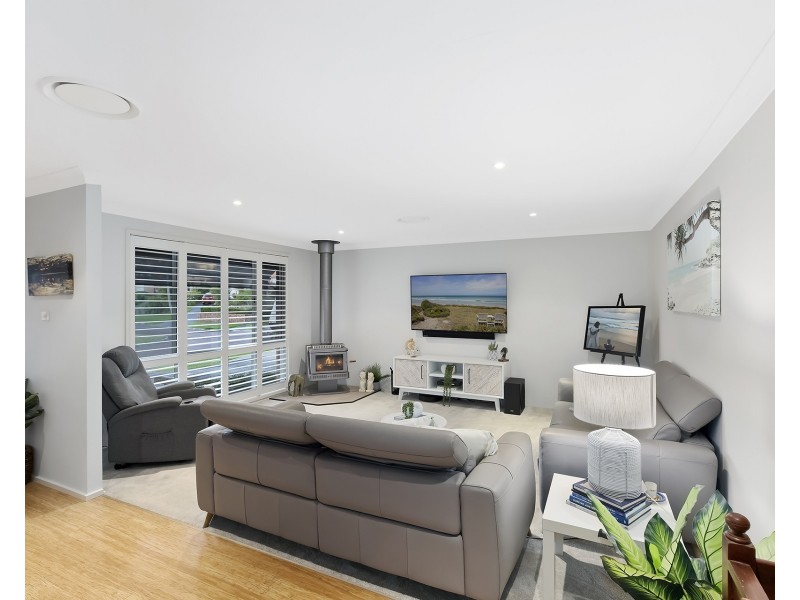 6 Michele Close, Green Point NSW 2251