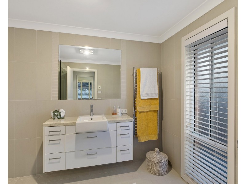 6 Michele Close, Green Point NSW 2251