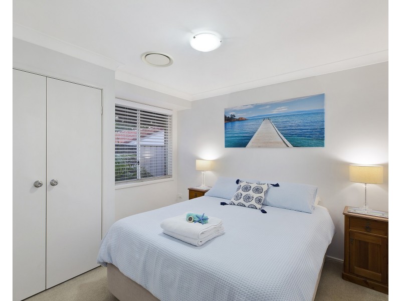 6 Michele Close, Green Point NSW 2251