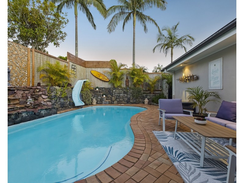 6 Michele Close, Green Point NSW 2251