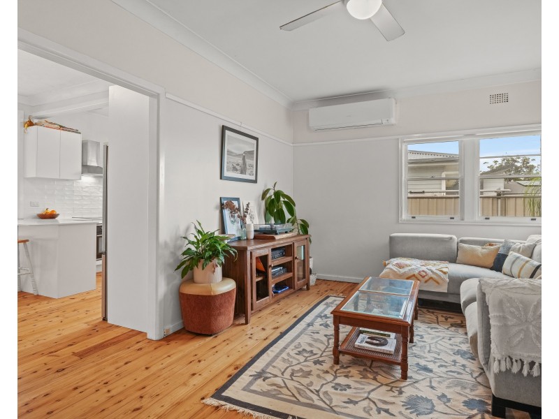 76 Kathleen White Crescent, Killarney Vale NSW 2261