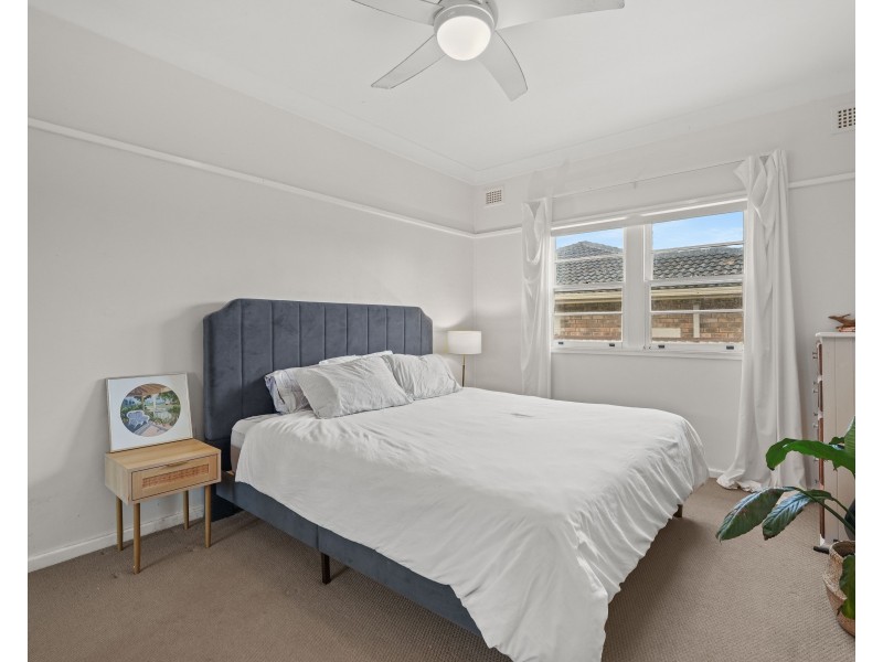 76 Kathleen White Crescent, Killarney Vale NSW 2261