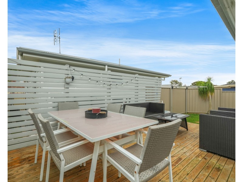 76 Kathleen White Crescent, Killarney Vale NSW 2261