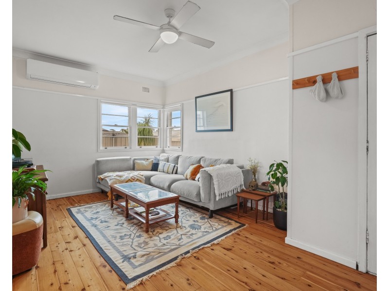 76 Kathleen White Crescent, Killarney Vale NSW 2261