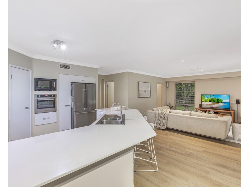 14 Day Dawn Place, Erina NSW 2250