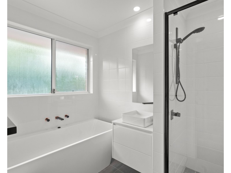 11 Blue Wren Close, Green Point NSW 2251
