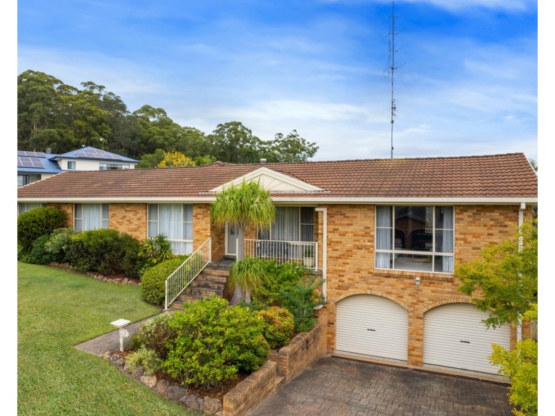 6 Narelle Close, Lisarow NSW 2250