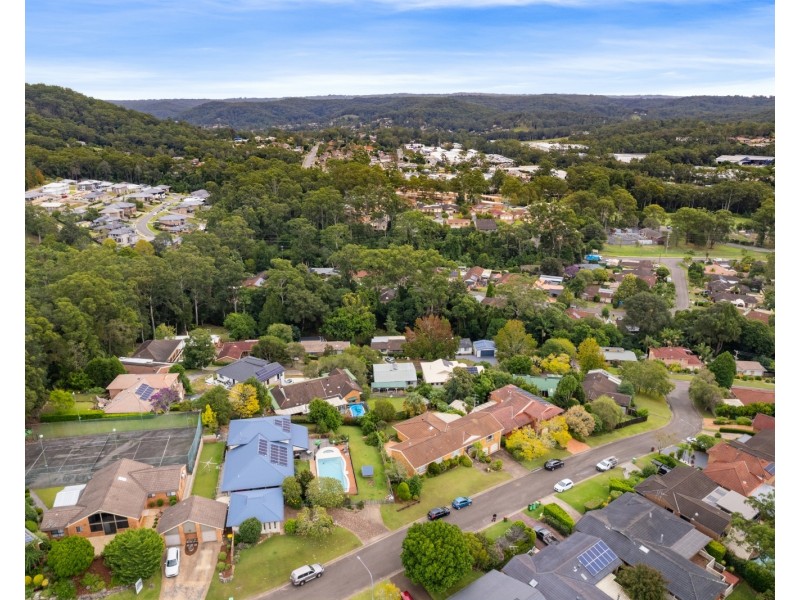 6 Narelle Close, Lisarow NSW 2250