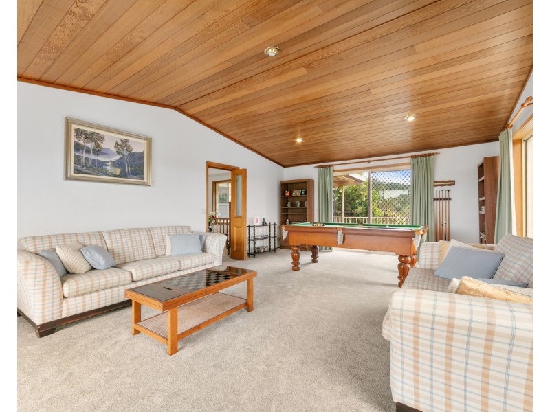 6 Narelle Close, Lisarow NSW 2250