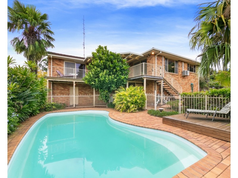 6 Narelle Close, Lisarow NSW 2250