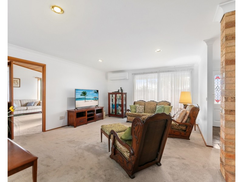 6 Narelle Close, Lisarow NSW 2250