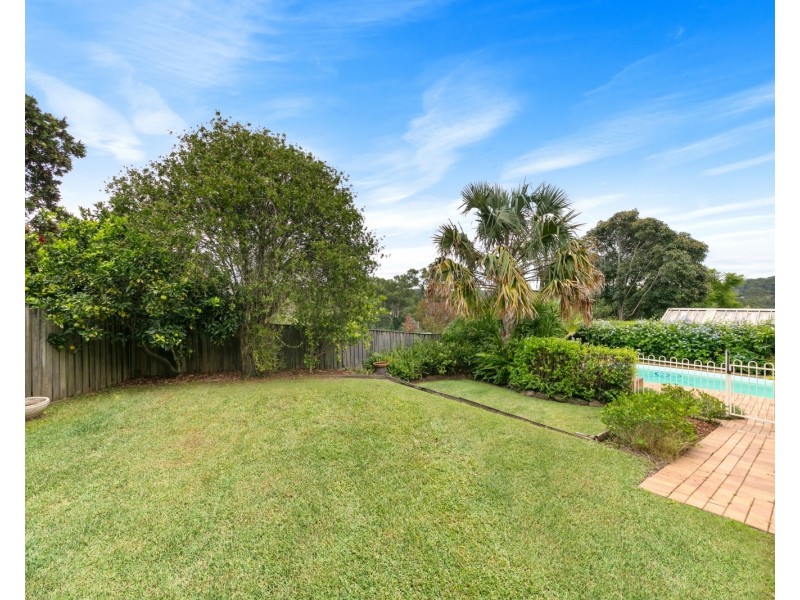 6 Narelle Close, Lisarow NSW 2250
