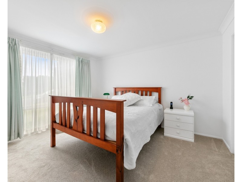 6 Narelle Close, Lisarow NSW 2250