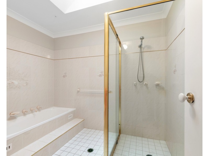 6 Narelle Close, Lisarow NSW 2250