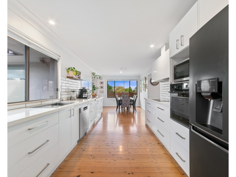 8 Booth Street, Wyoming NSW 2250