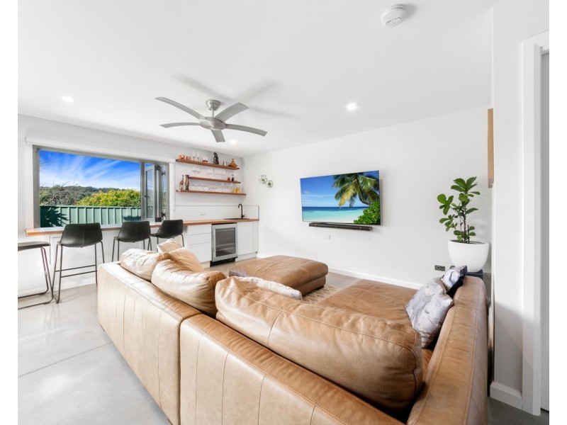 8 Booth Street, Wyoming NSW 2250