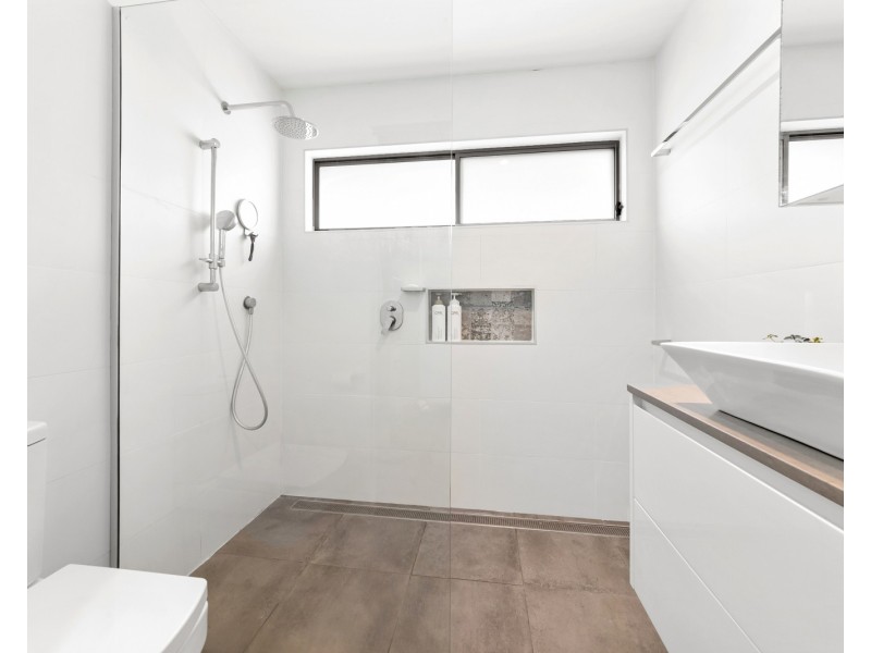 8 Booth Street, Wyoming NSW 2250