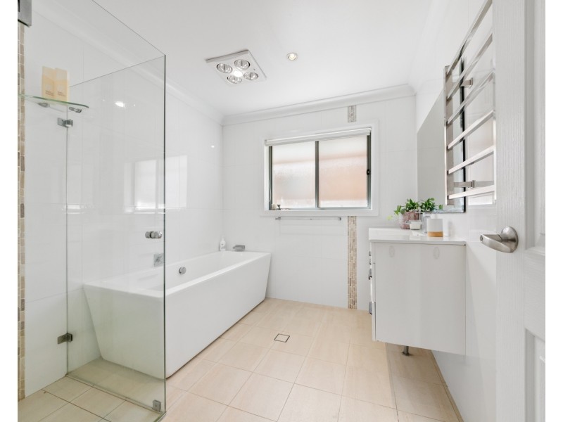 8 Booth Street, Wyoming NSW 2250