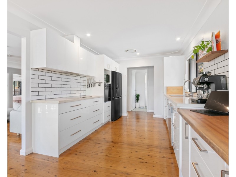 8 Booth Street, Wyoming NSW 2250