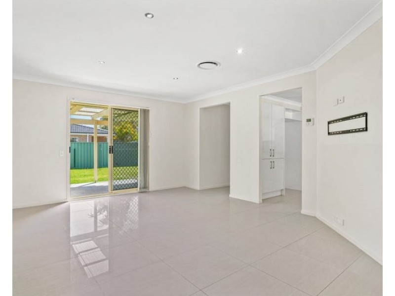 83 Bundilla Parade, Berkeley Vale NSW 2261