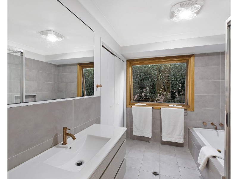 44 Forresters Beach Road, Forresters Beach NSW 2260