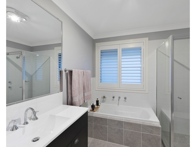 21 Guss Cannon Close, Green Point NSW 2251
