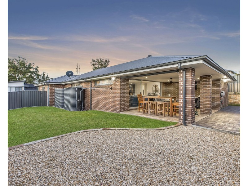 21 Guss Cannon Close, Green Point NSW 2251