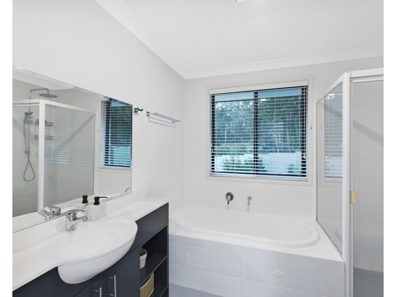 4 Bannister Drive, Erina NSW 2250