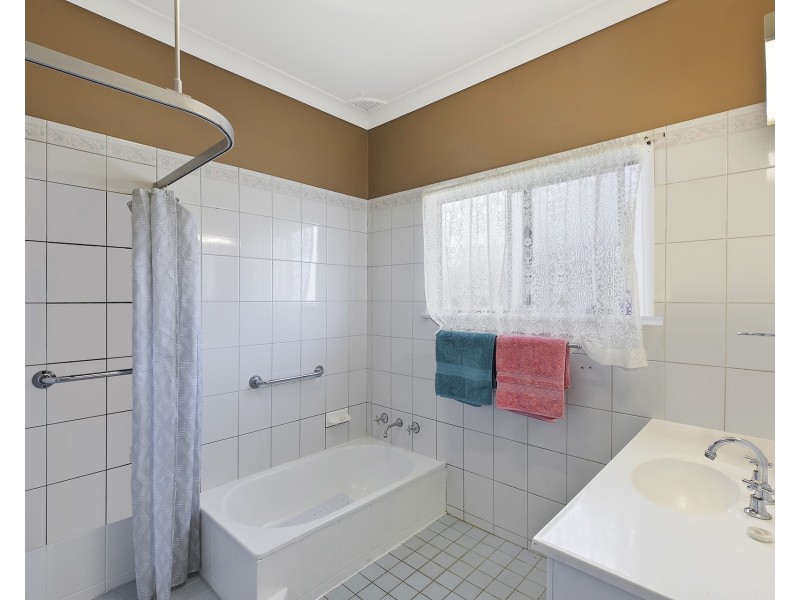 1 Cambridge Circle, Ourimbah NSW 2258
