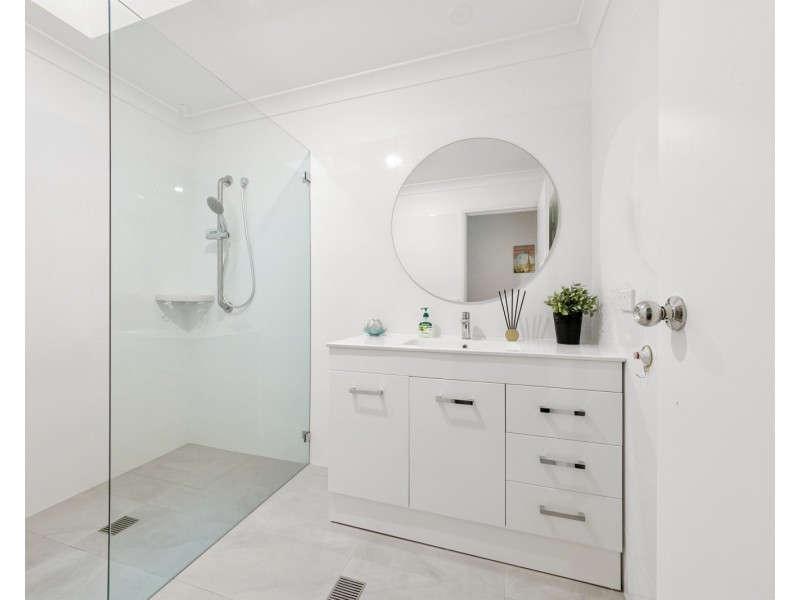 1/12 Redgrove Street, Green Point NSW 2251