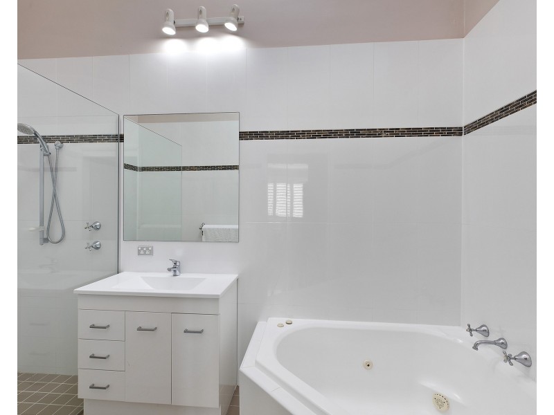 1/27 John Street, Forresters Beach NSW 2260