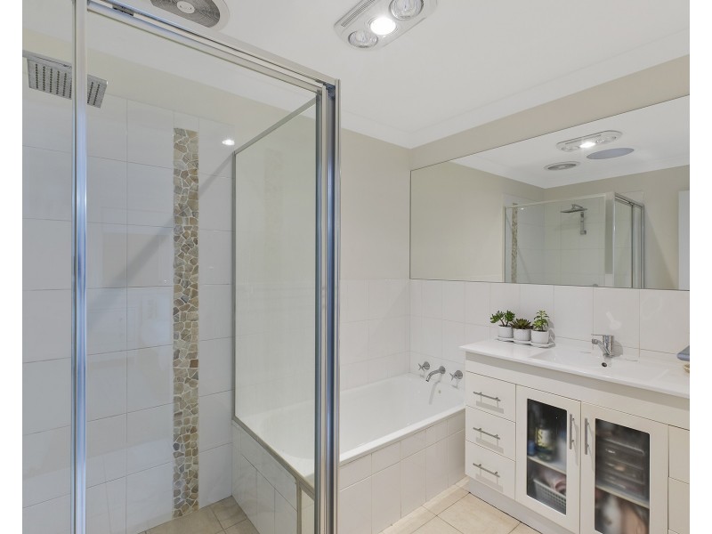 2/4 Jessie Riley Avenue, Erina NSW 2250