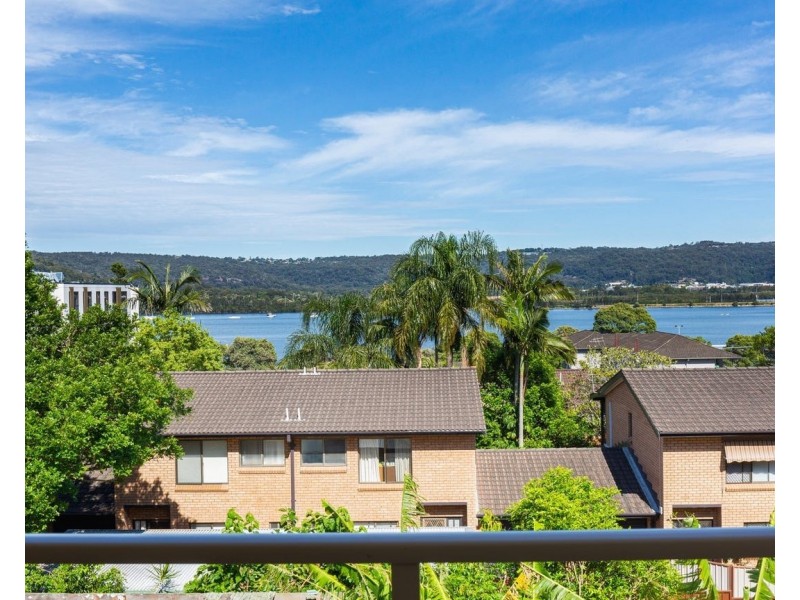 4/148 Albany Street, Point Frederick NSW 2250