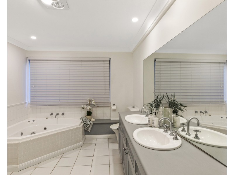 49 Kuburra Road, Erina NSW 2250