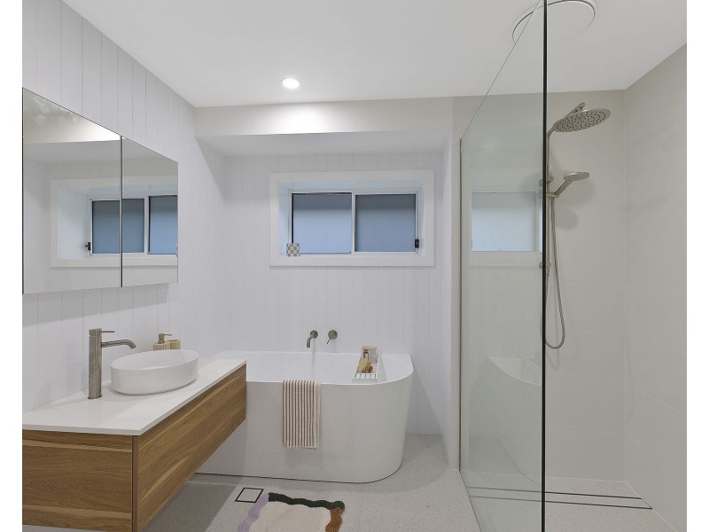 13 Kuburra Road, Erina NSW 2250