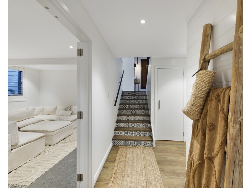 36 Lake Shore Drive, North Avoca NSW 2260