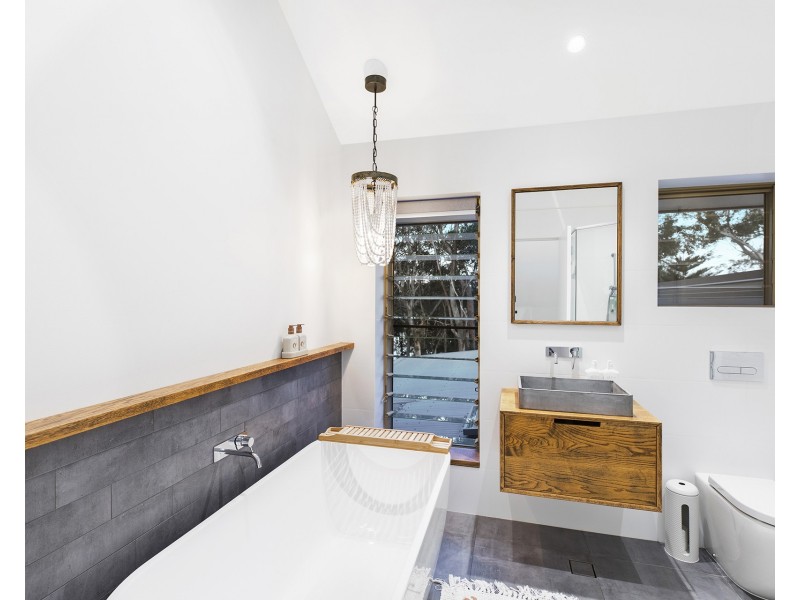 36 Lake Shore Drive, North Avoca NSW 2260