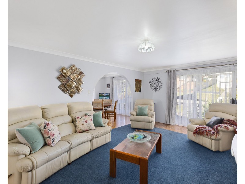 12 John Street, Forresters Beach NSW 2260