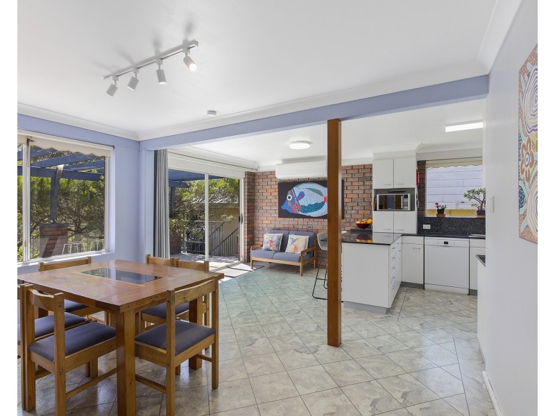 12 John Street, Forresters Beach NSW 2260