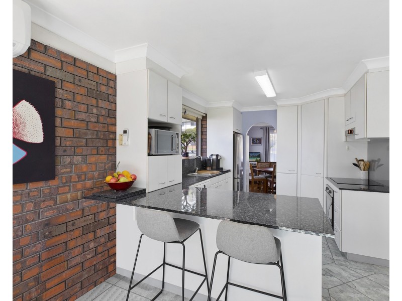 12 John Street, Forresters Beach NSW 2260