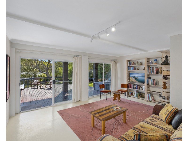 12 John Street, Forresters Beach NSW 2260