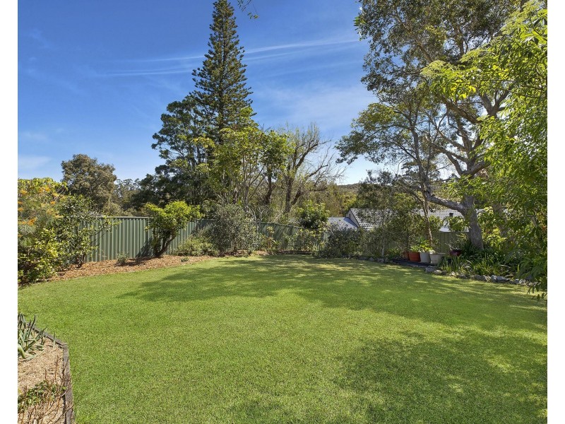 12 John Street, Forresters Beach NSW 2260