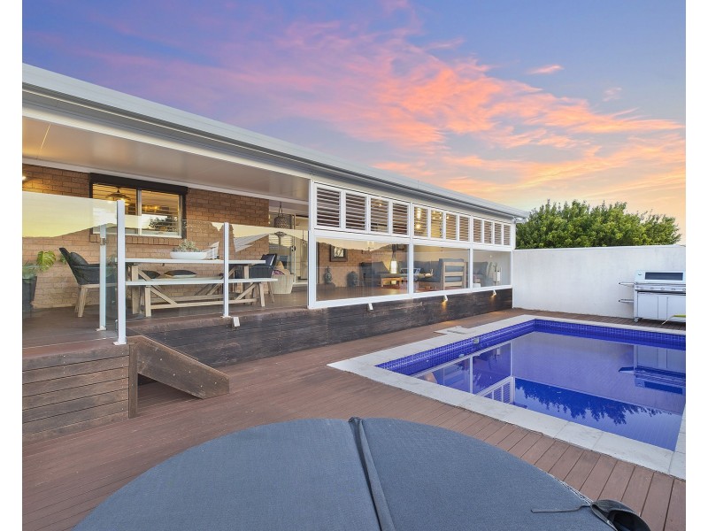 143 Cresthaven Avenue, Bateau Bay NSW 2261